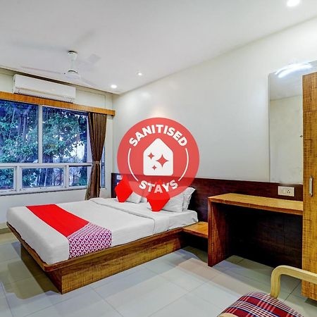 OYO 77491 Hotel Shreenath Valsad Buitenkant foto