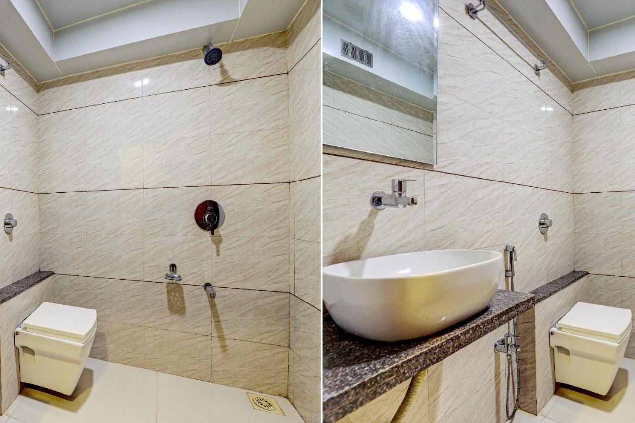 OYO 77491 Hotel Shreenath Valsad Buitenkant foto