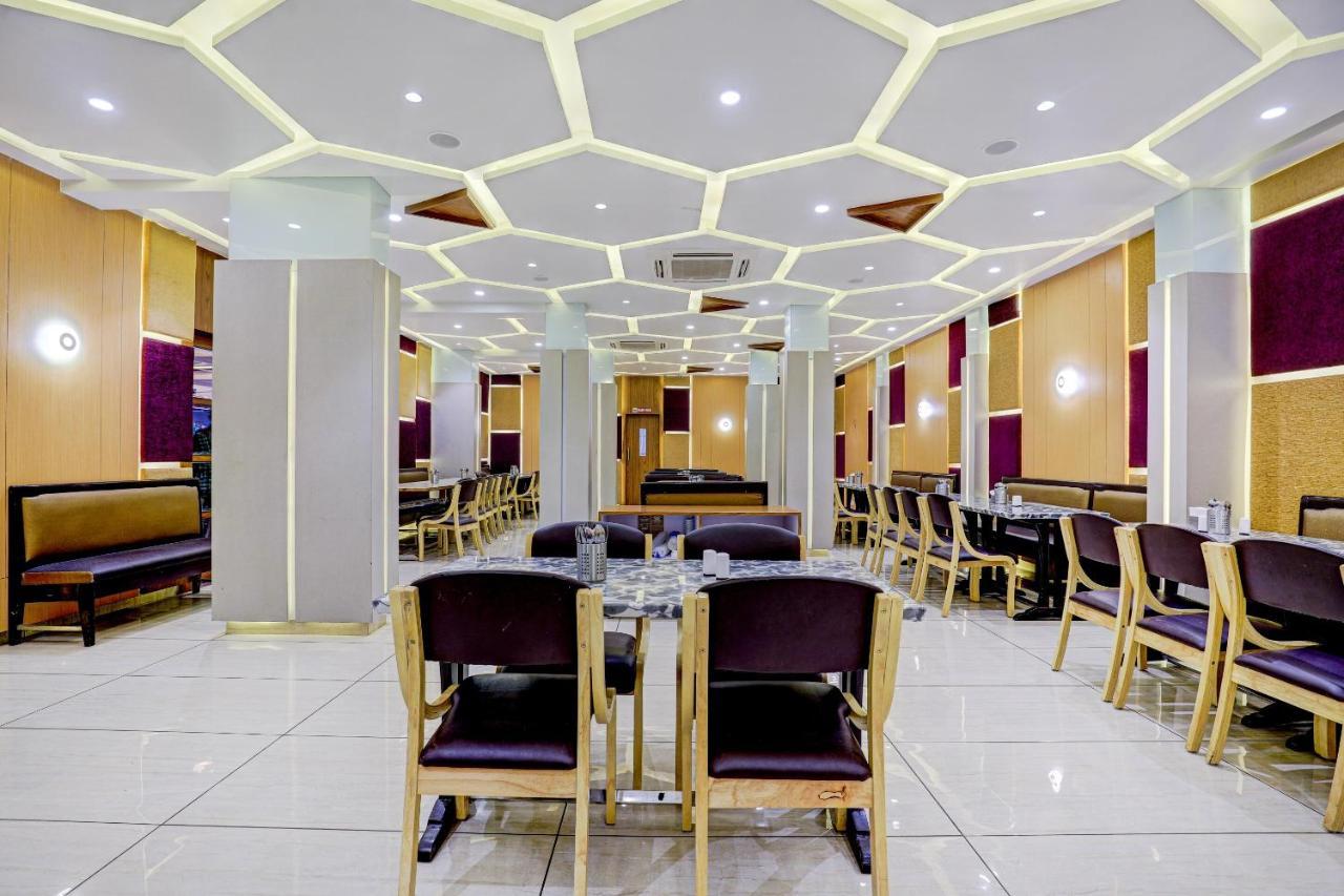 OYO 77491 Hotel Shreenath Valsad Buitenkant foto