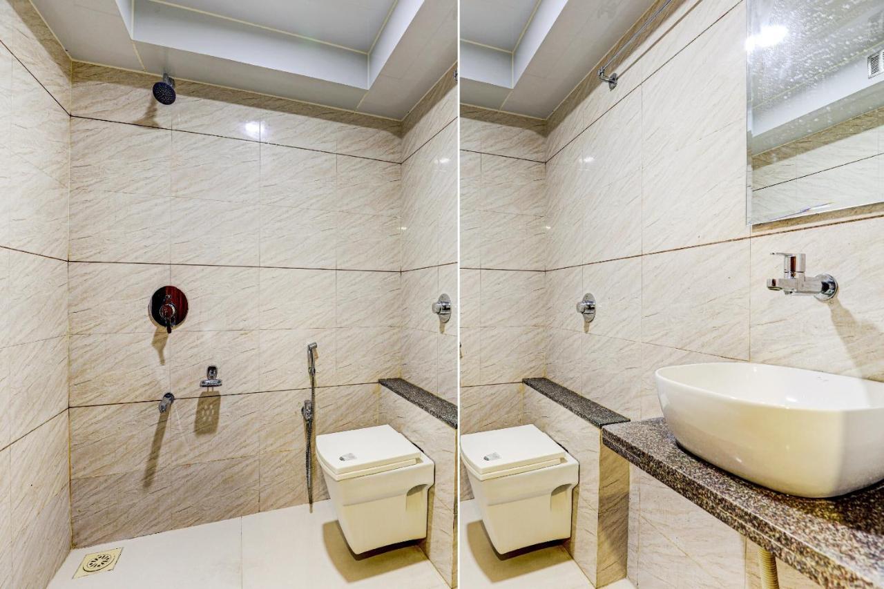 OYO 77491 Hotel Shreenath Valsad Buitenkant foto