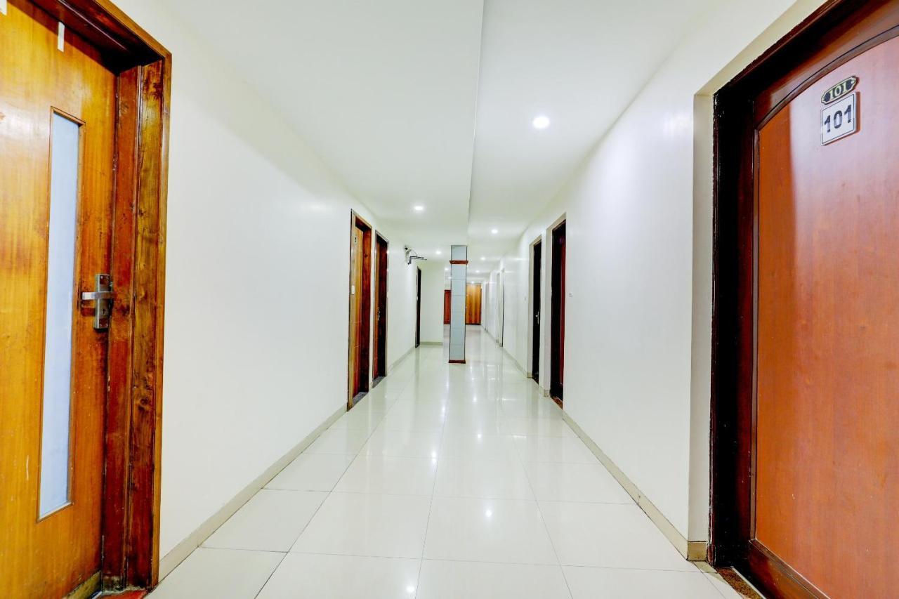 OYO 77491 Hotel Shreenath Valsad Buitenkant foto